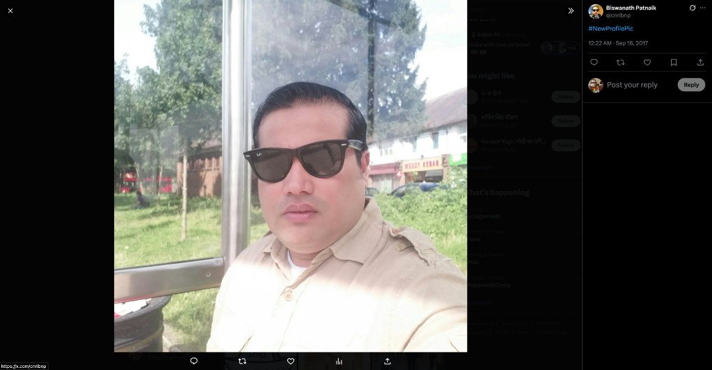 Twitter — Sep 18 2017 #NewProfilePic — bus stop selfie